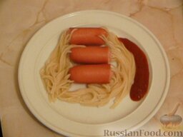 "Волосатые" сосиски: Отварить в подсоленной воде до полного приготовления спагетти.  Приятного аппетита!