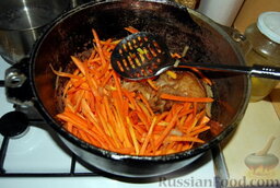 Ташкентский плов: Ну а за солью сразу пошла морковка.