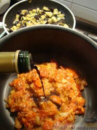 Рататуй (тушеные овощи по-французски): Добавьте в тушеные помидоры каперсы и винный уксус.