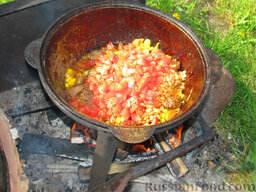 Бограч - венгерский суп: Фасоль, помидоры.
