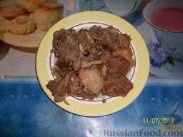 "Охота на кабана" (домашняя тушёнка свиная): Это остатки готовой тушёнки, не поместившиеся в банки, пробуем на вкус, пока банки в духовке.