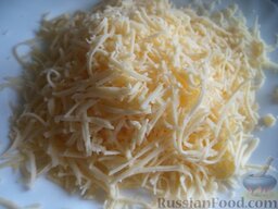 Слоеный мясной салат "Настоящий полковник": Сыр натереть на средней или крупной терке.