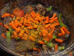 Шурпа персидская: Следом морковь, специи - зира, кориандр, чутка куркумы, соль, перец.