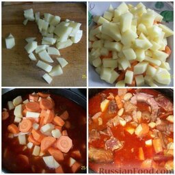 Гуляш: Через 30 минут добавляем порезанные крупно морковь и картошку, перемешиваем, добавляем воды и тушим ещё 30 минут.