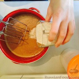 Брауни из цельнозерновой муки: Постепенно добавить муку.  Вылить тесто в присыпанную форму, выпекать 20-30 минут при 180 градусах.    Приятного чаепития!