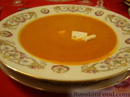 Крем-суп со сладким перцем и сыром фета