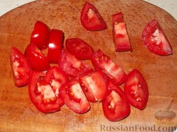 Тыква с баклажанами и помидорами: Помидоры нарезать.