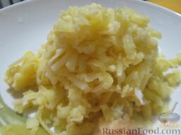 Салат из яиц с грибами: Потереть на мелкой терке всю картошку