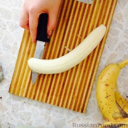 Маульвурфторте (торт "Норка крота"): 2,5-3 банана разрезать вдоль.