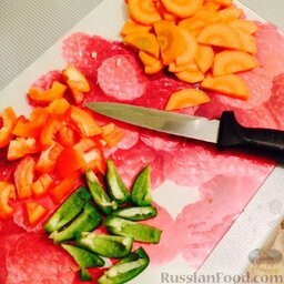 Рис с овощами: Тем временем нарезать морковь 