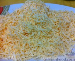 Пирог "Улитка": Сыр натереть на мелкой терке. В 100 г воды развести соль.