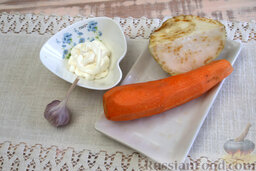 Салат с сельдереем, морковью и йогуртом: Выбираем плотный, качественный корневой сельдерей и сочную, яркую свежую морковь.