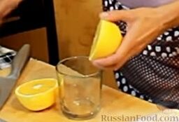 Пирог "Апельсиновое настроение": Из апельсинов выжимаем 200 мл сока.