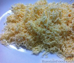 Вертута с сыром, шпинатом и яйцами: Сыр натереть на мелкой терке.