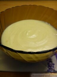 Заварной крем с корицей: Переливаем крем в пиалу и ставим остывать до комнатной температуры. После этого крем можно использовать как начинку для тортов, пирожных и т.п.