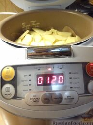 Мясо с картошкой и грибами (в мультиварке): За 10 минут до конца программы, натираем сыр на терке или кладем кусочки сыра сверху.