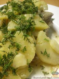 Мясо с картошкой и грибами (в мультиварке): Готовое блюдо можно украсить нарезаной зеленью.