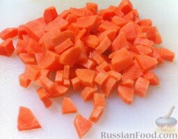 Пастуший пирог: Морковь порезать крупным кубиком.