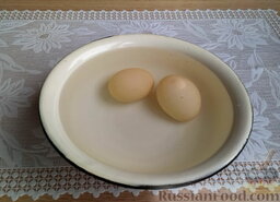 Салат «Мимоза» с сардинами: Отдельно поставить вариться яйца.