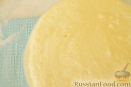 Пирожное "Персик": Добавить ванильный сахар, сметану, сливочное масло комнатной температуры, ещё раз взбить.