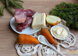 Салат "Сырное сердце" в виде рождественского венка: Подготовим продукты.   Морковь вымыть, сварить.