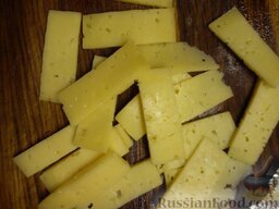 Картошка "Веер": Режем сыр прямоугольниками.