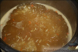 Суп из куриной печени: Тем временем отвариваю хорошо промытый рис в бульоне.