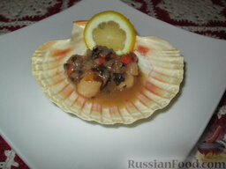 Морские гребешки в лимонном соусе: Можно подавать в ракушках (я специально храню для подачи морепродуктов) или в порционных розетках.   Приятного аппетита!