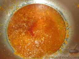 Баклажаны "по-корейски": Подготовленный соус помещаем в кастрюлю, добавляем соль, сахар, масло, уксус и соевый соус. Доводим до кипения.