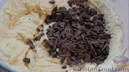Печенье с кусочками шоколада: Добавить кусочки шоколада.