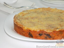 Фасолевый пирог с шампиньонами и сыром: Затем пирог следует остудить. Очень аккуратно выложить  его из формы на блюдо и можно начинать пробовать.