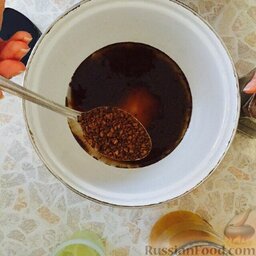 Кофейно-медовый кекс: В чаше растворить кофе в тёплой воде.