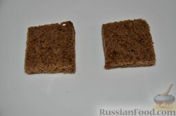 Английское канапе "От Оскара Уайльда": Выкладываем наши подсушенные ломтики хлеба на блюдо.