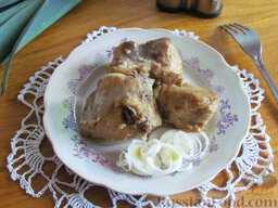 Фрикасе из кролика со сливками: Это блюдо очень хорошо сочетается с картофельным пюре, но подать его можно с любым гарниром.