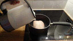 Простецкий суп из куриной грудки: Очень важно, чтобы вода для супа была как можно чище. Подойдет для этого чайник с фильтром. Кипятим воду и заливаем её в кастрюлю.