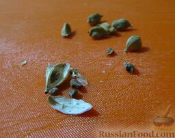 Имбирное печенье с кардамоном: Коробочки кардамона раскройте, достаньте из них семена.