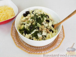 Салат с фасолью, пекинской капустой и оливками: Добавить к салату.