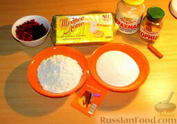 Печенье "Брусничка": Не забываем достать маргарин из холодильника примерно за час до приготовления теста.