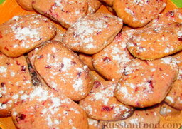 Печенье "Брусничка": Готовое печенье можно присыпать сахарной пудрой.