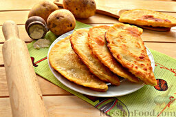 Чебуреки с картошкой: Хрустящие чебуреки с картофелем готовы!