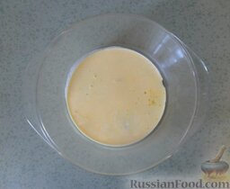Быстрый пирог с курицей и картофелем: Растопить маргарин (желательно на водяной бане).
