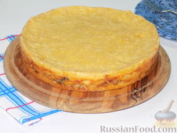 Заливной пирог с капустой и сыром: Пирог готов. Нужно его остудить, чтобы можно было аккуратно достать из формы.