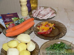 Суп с беконом и зеленой стручковой фасолью: Подготовить продукты. Картофель и морковь почистить.