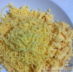 Спагетти, запеченные с тунцом: Сыр потрите на терке.