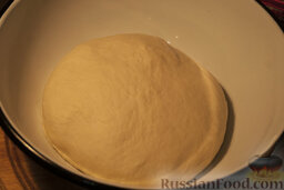 Осетинские пироги: Отправьте миску в тепло и забудьте на 1,5 часа. Пусть тесто подходит.