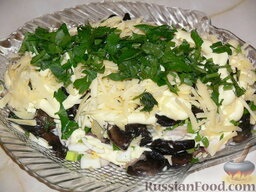 Слоеный салат с рыбой и грибами: Слоеный салат с рыбой и грибами готов!   Всем приятного аппетита!