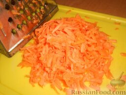 Макароны по-флотски с мясным фаршем: Натереть морковь на терке.