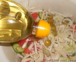 Салат из редьки с капустой и грейпфрутом: Добавить растительное масло по вкусу.