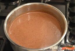 Шоколадно-сливочная панна-котта (Panna cotta): Налить в сотейник сливки, добавить сахар, ванильный сахар. Нагреть до горячего состояния, не кипятить.  Добавить шоколад и полностью растворить.