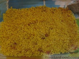 Рисовая запеканка: В огнеупорную форму выложить рис.